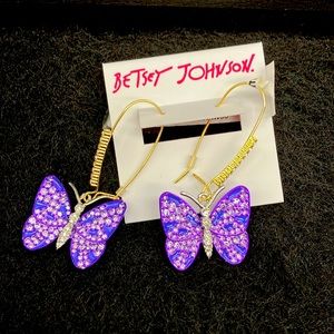 Betsy Johnson nwt lovely purple butterfly earrings pierced